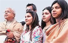 लालू प्रसाद यांना सगळे सोडून जाऊ लागले, तीन मुलींनीही घर सोडले