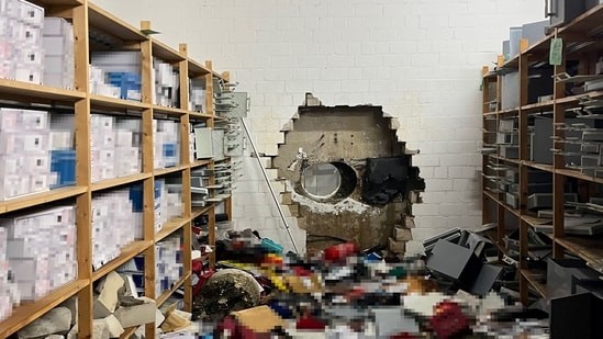 ख्रिसमसच्या सुट्टीत बँकेतून ३० दशलक्ष युरो लुटले; प्रकाण काय?