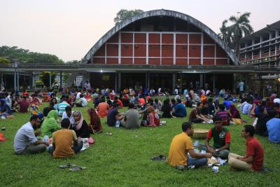 बांगलादेशत हिंसाचार थांबता थांबेना