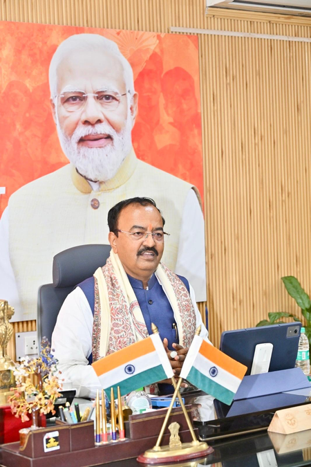 समाजवादी पार्टी सर्व बाजूंनी संपुष्टात येणार