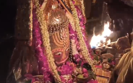 श्री महाकालेश्वरांच्या भस्म आरतीसाठी भक्तांचा महासागर