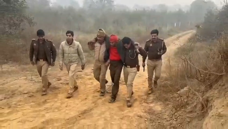 पोलीस चकमकीत खुनाचा आरोपी जखमी