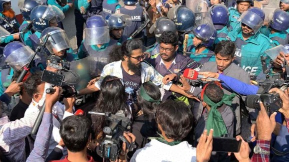 बांगलादेशमध्ये भारतविरोधी निदर्शनांनंतर भारतीय व्हिसा अर्ज केंद्रे बंद