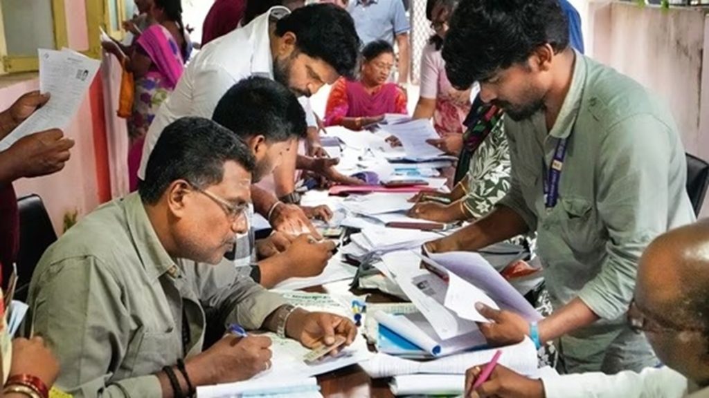 पश्चिम बंगाल: SIR मसूदा यादीनुसार ५८ लाखांहून अधिक मतदारांची नावे वगळणार