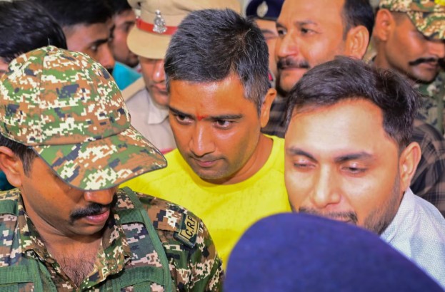 माजी काँग्रेस मुख्यमंत्री भूपेश बघेल यांच्या मुलाला दारू घोटाळ्यातून मिळाले २५० कोटी