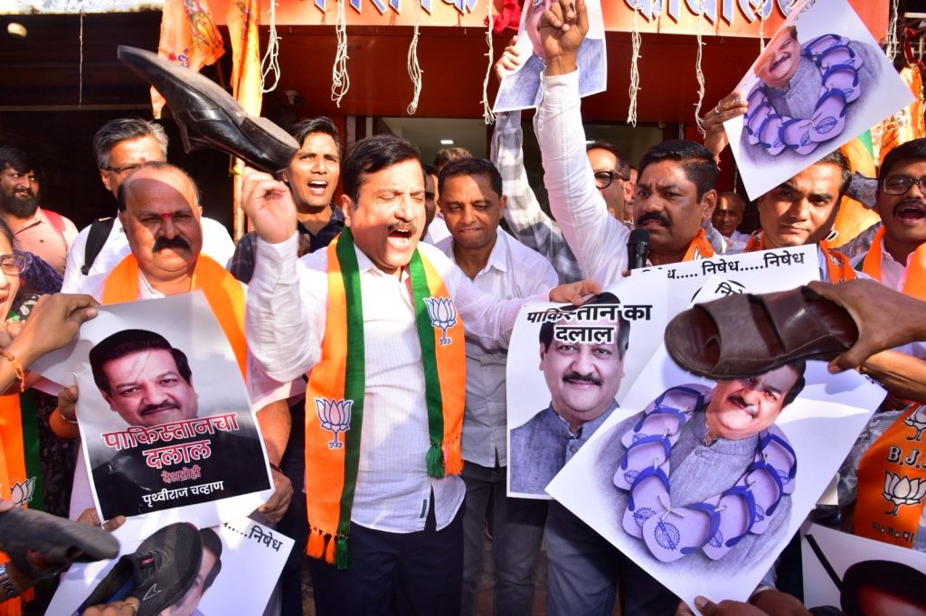 ‘पृथ्वीराज चव्हाण यांना म्हातारचळ लागला आहे!’