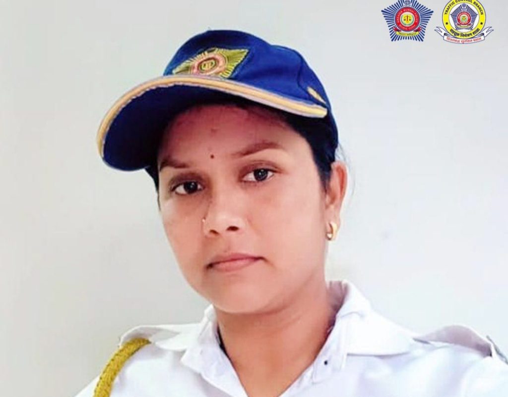 महिला वाहतूक पोलीसाने प्रसंगावधान राखले म्हणून…