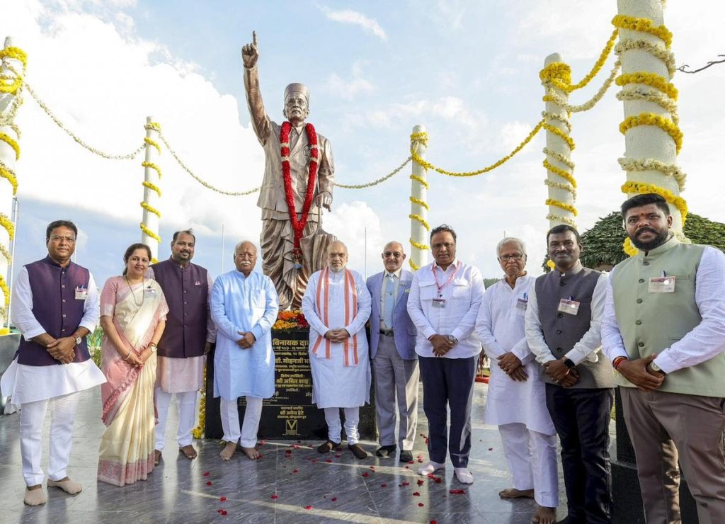 स्वातंत्र्यवीर सावरकर म्हणजे क्रांतिकारकांच्या आकाशगंगेतील तेजस्वी तारा