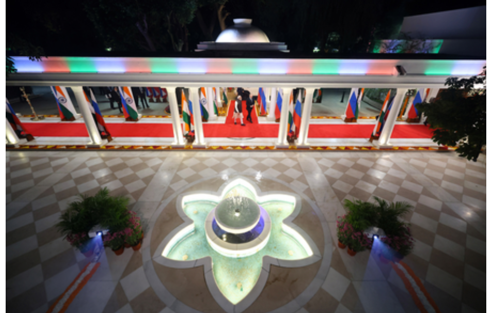 भारत-रशिया झेंडे आणि विशेष रोशनाईने सजले पंतप्रधानांचे निवासस्थान