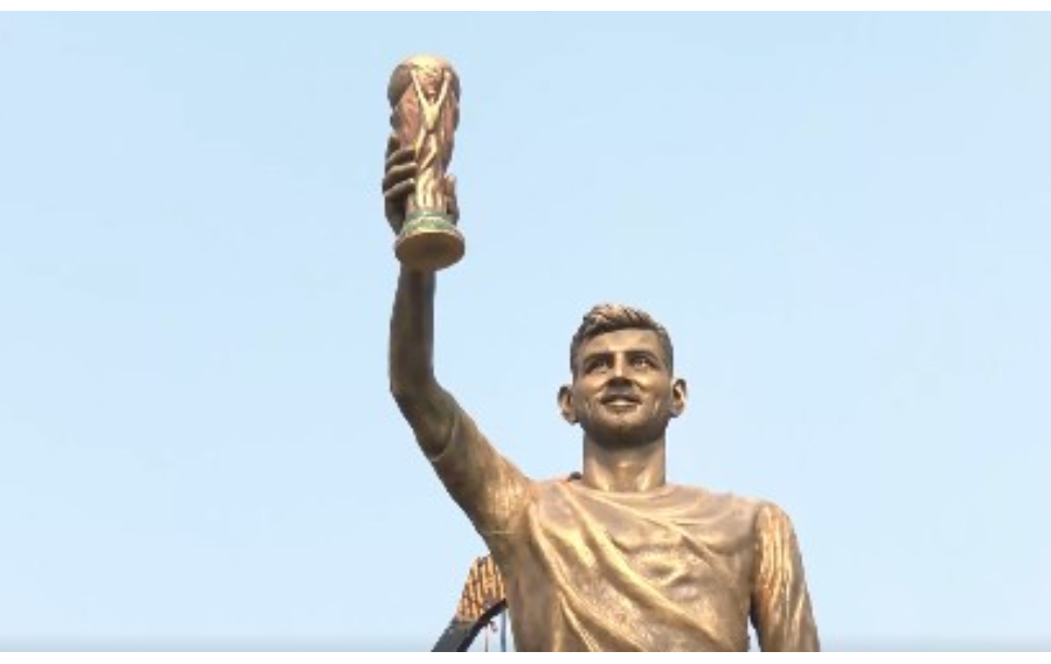 ७० फूटांचा ‘मेस्सी महाकाय’ कोलकात्यात उभा!