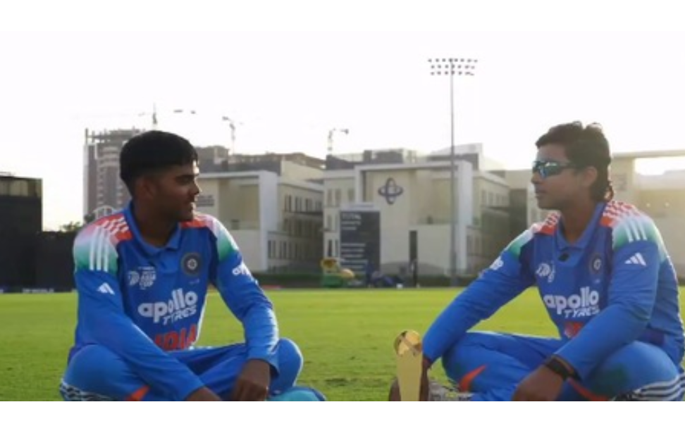 कॅप्टनचा आदेश: षटकार लागत राहू द्या!