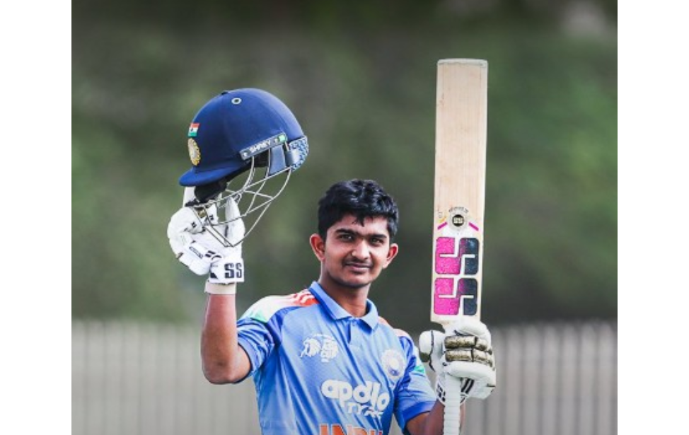 एशिया कपमध्ये ऐतिहासिक दुहेरी शतक!