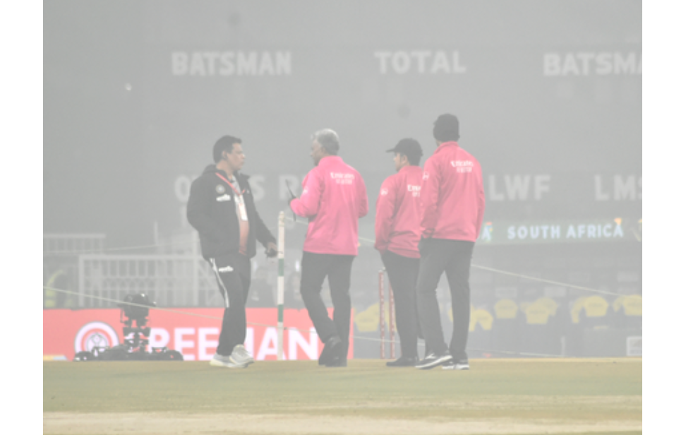 धुक्यात हरवला टी २० सामना!