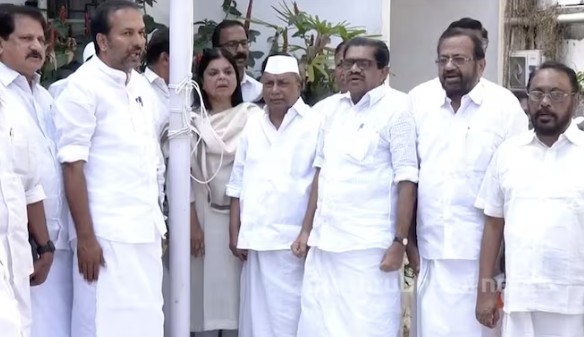 काँग्रेसच्या वरिष्ठ नेत्यांच्या उपस्थितीत गायले चुकीचे राष्ट्रगीत