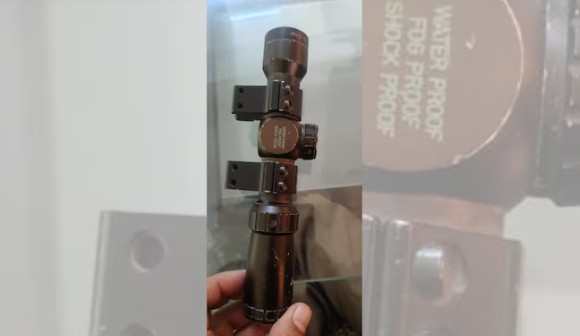 सहा वर्षांच्या मुलाला कचऱ्याच्या ढिगाऱ्यात सापडली चिनी बनावटीची शस्त्र दुर्बिण!