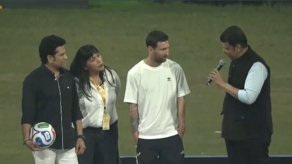 वानखेडेवर मेस्सीच्या कार्यक्रमात धावून आला ‘गणपती बाप्पा’