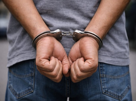 बनावट आयएएस अधिकारी बनून फसवणूक