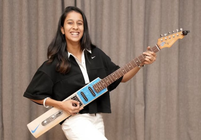 गावस्करांची जेमिमाला खास भेट