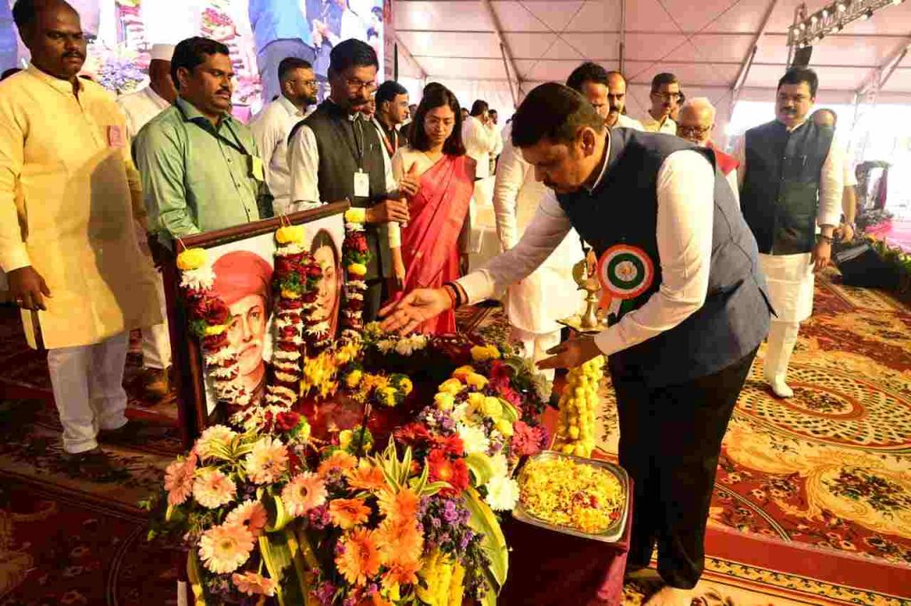 क्रांतिज्योती सावित्रीबाई फुले यांचे स्मारक विषमतेविरोधात लढण्याची प्रेरणा देईल