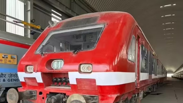 देशाची पहिली LNG- संचालित प्रवासी ट्रेन साबरमतीमध्ये यशस्वीपणे धावली!