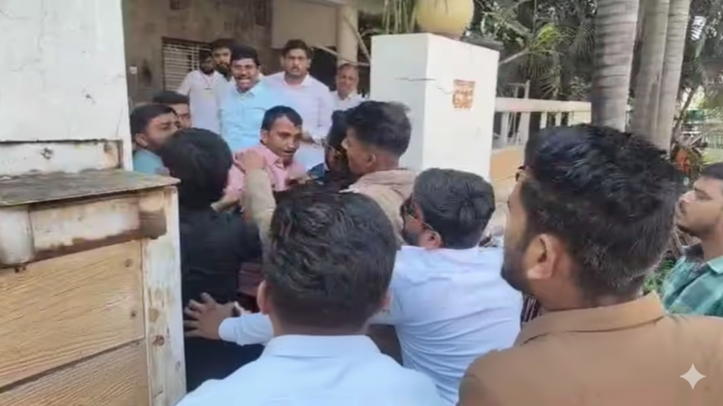 भाजप उमेदवार नितीन खोले यांच्या घरावर हल्ला