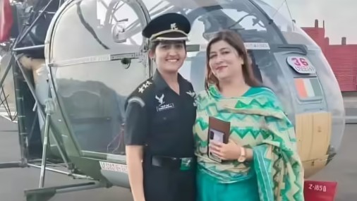 शाळेच्या भिंतीवरची ‘ती’ ओळ आणि जम्मूची हंसजा बनली ‘रुद्र’ची पहिली महिला पायलट!