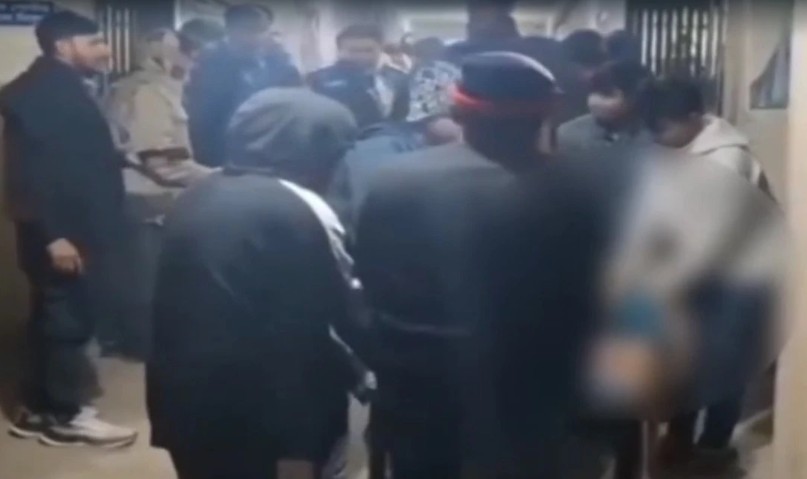 बांगलादेशमध्ये हिंदू व्यावसायिकाला चाकूने मारहाण करून जाळले