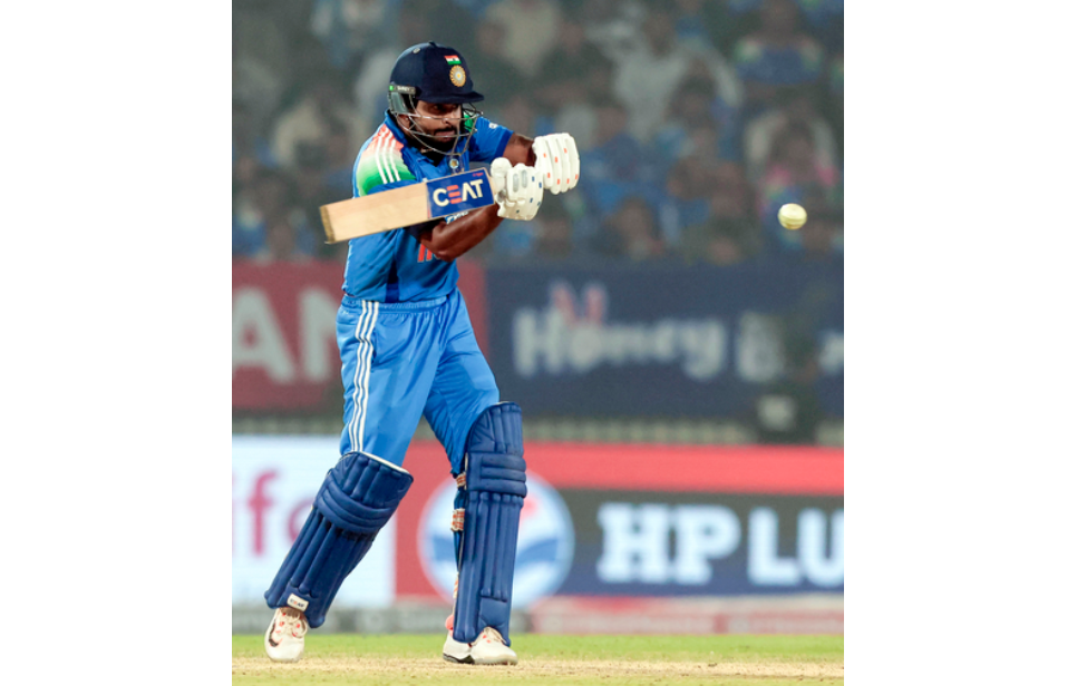 राजकोट वनडेत श्रेयस अय्यरसमोर ऐतिहासिक टप्पा