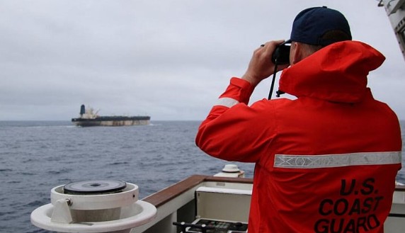 रशियन तेल टँकरमधून अटक केलेल्या तीन भारतीयांची सुटका