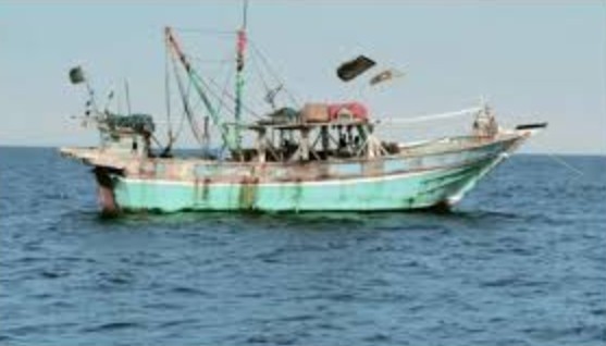 अरबी समुद्रातून नौकेसह नऊ पाकिस्तानी ताब्यात