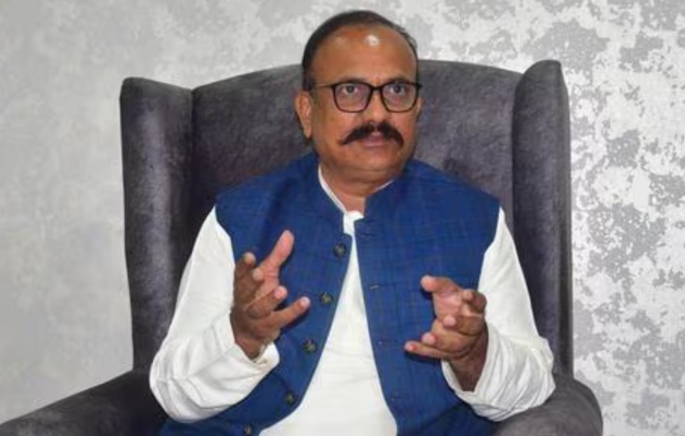 पराभवानंतर काँग्रेसची रडारड सुरु