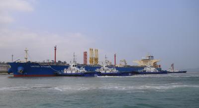 मादुरो यांच्या अटकेनंतर अमेरिकन सेनेने दोन टँकर ताब्यात घेतले