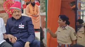 हिमालयाएवढ्या उंच महापुरुषांना छोटे करू नका रे!