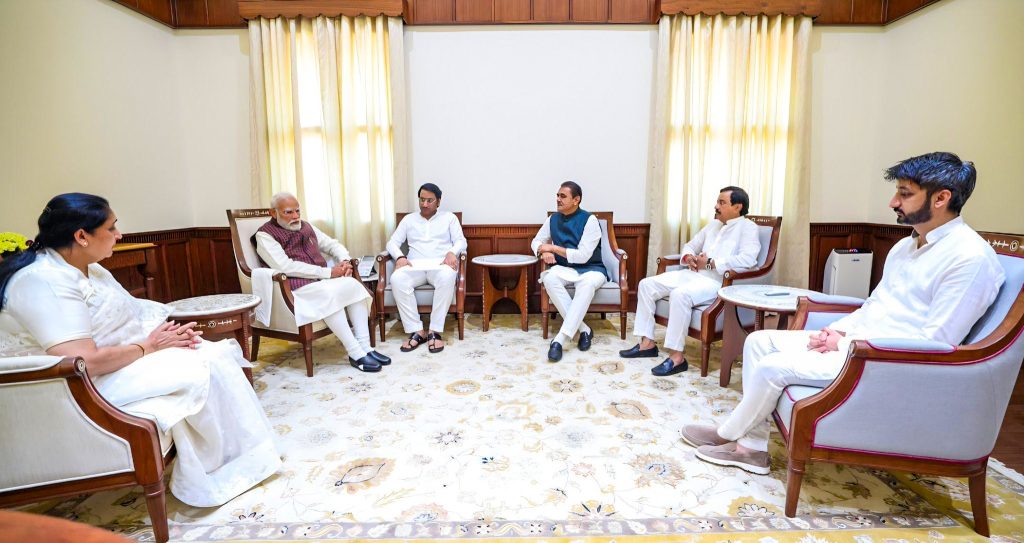 महाराष्ट्राच्या उपमुख्यमंत्री सुनेत्रा पवारांनी घेतली मोदी-शहा यांची भेट