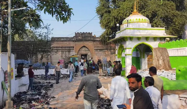 भोजशाळेत सापडली शिव, विष्णू, नृत्यमुद्रांची शिल्पे