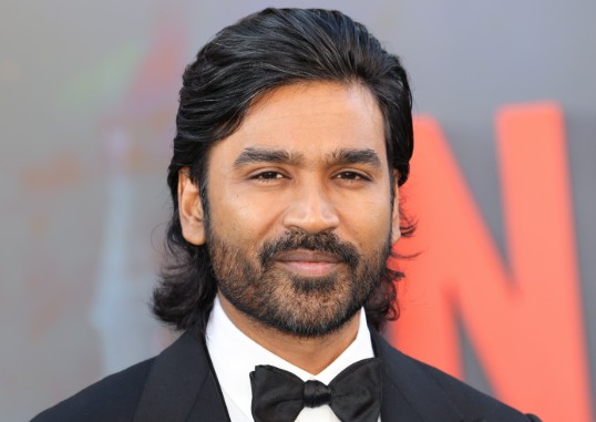 अभिनेता धनुषकडून ‘या’ कारणासाठी २० कोटींच्या नुकसानभरपाईची मागणी