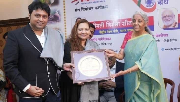 साधेपणाच्या वर्खाआड दडलेली तीक्ष्ण बुद्धीमत्ता