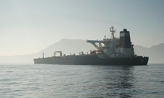 मुंबईजवळ इराणशी संबंधित अमेरिकेने मंजूर केलेले तीन तेल टँकर जप्त