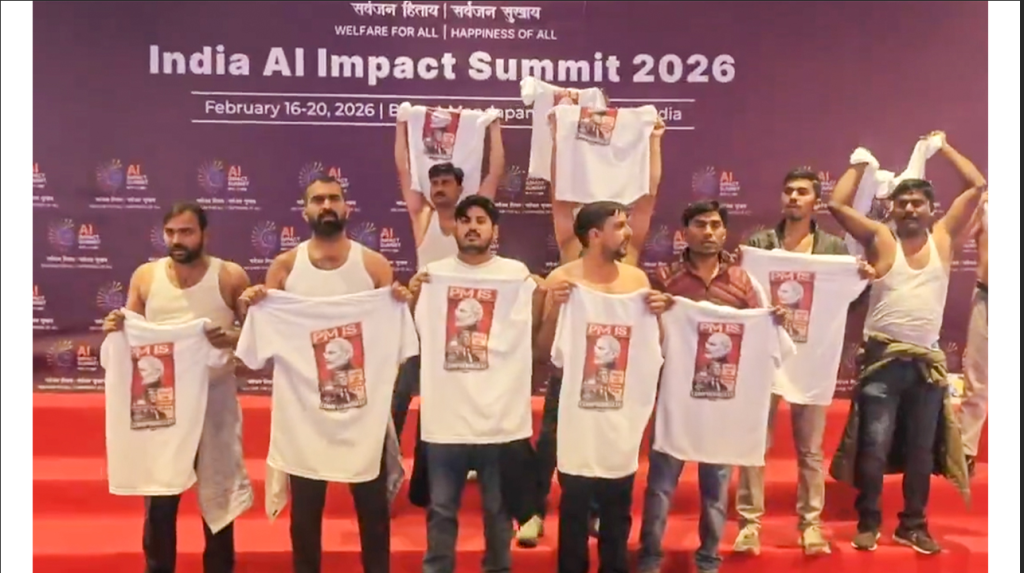 काँग्रेसच्या उघडेबाबांना पब्लिकचा प्रसाद!