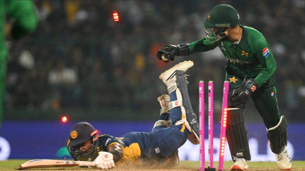 श्रीलंका हरला; तरी पाकडे चालले घरला!