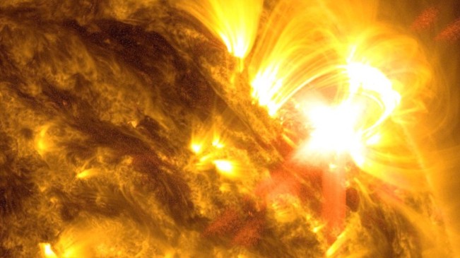 सूर्याने सोडल्या चार शक्तिशाली सौर ज्वाला! पृथ्वीवर काय होणार परिणाम?
