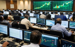 शेअर बाजारात जोरदार उसळी