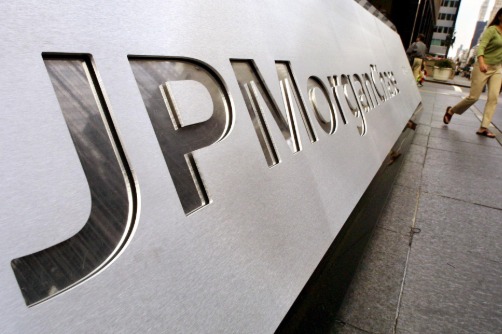 ६ जानेवारी हल्ल्यानंतर ट्रम्प यांची खाती बंद