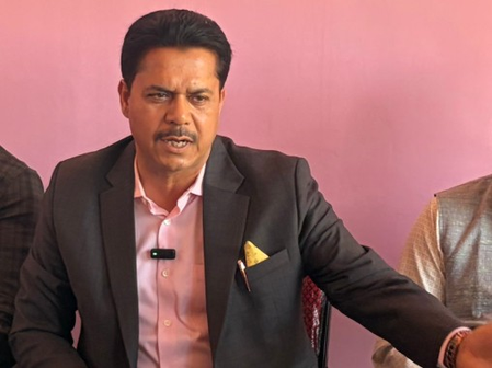 गांधी कुटुंबाने मला ७ महिने भेटच दिली नाही!