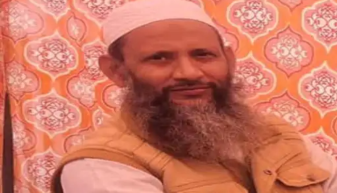 मथुरेतल्या प्राथमिक शाळेच्या मुख्याध्यापकाने मुलांना लावले नमाज पढायला!