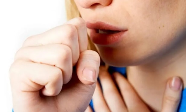 कोरडा खोकला होतोय? जाणून घ्या सोपे उपाय