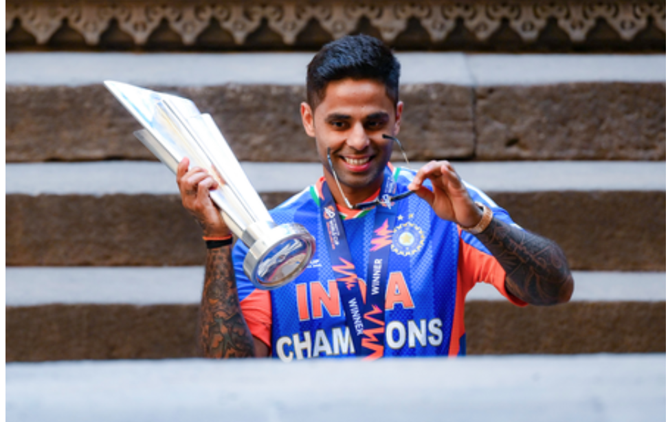 ही वर्ल्ड कप ट्रॉफी संपूर्ण भारताची!