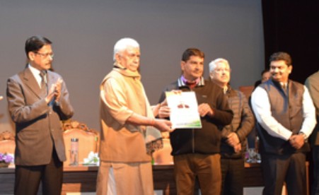 ५० दहशतवादग्रस्त कुटुंबांना अनुकंपा तत्त्वावर नियुक्तीपत्रे