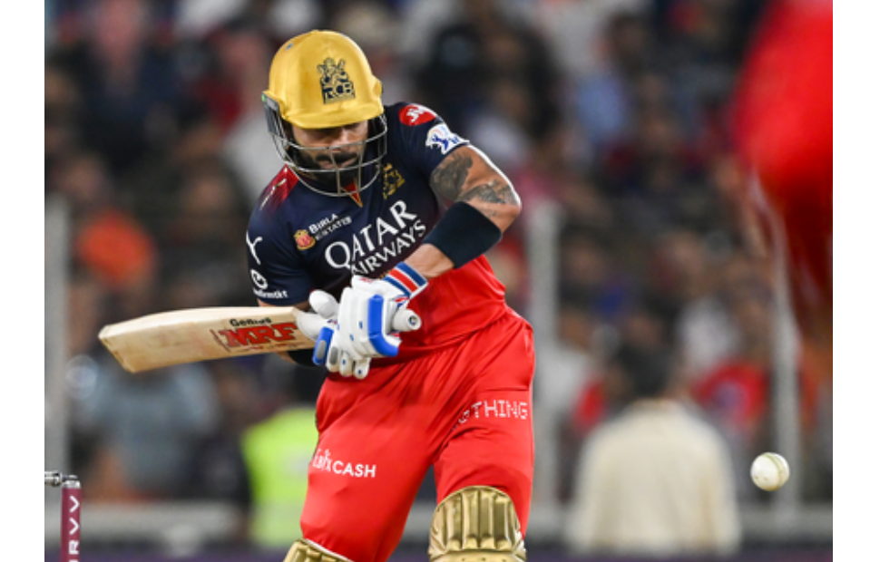 एका हंगामात बॅटने वादळ घालणारे टॉप-३ महारथी