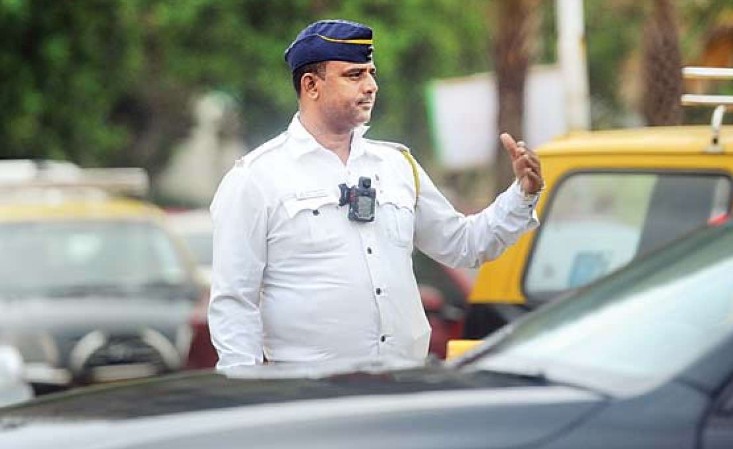 होळीच्या दिवशी मुंबई पोलिसांचा ‘खाक्या’; १६ हजारांहून अधिक वाहनचालकांवर कारवाई